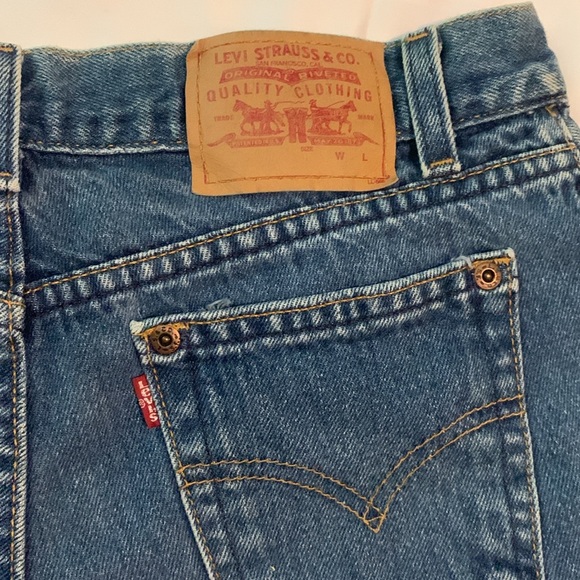 Vintage Levi’s Blue Jean 2” Inseam Hot Short Button Fly size 5 Juniors Womens - Picture 3 of 9